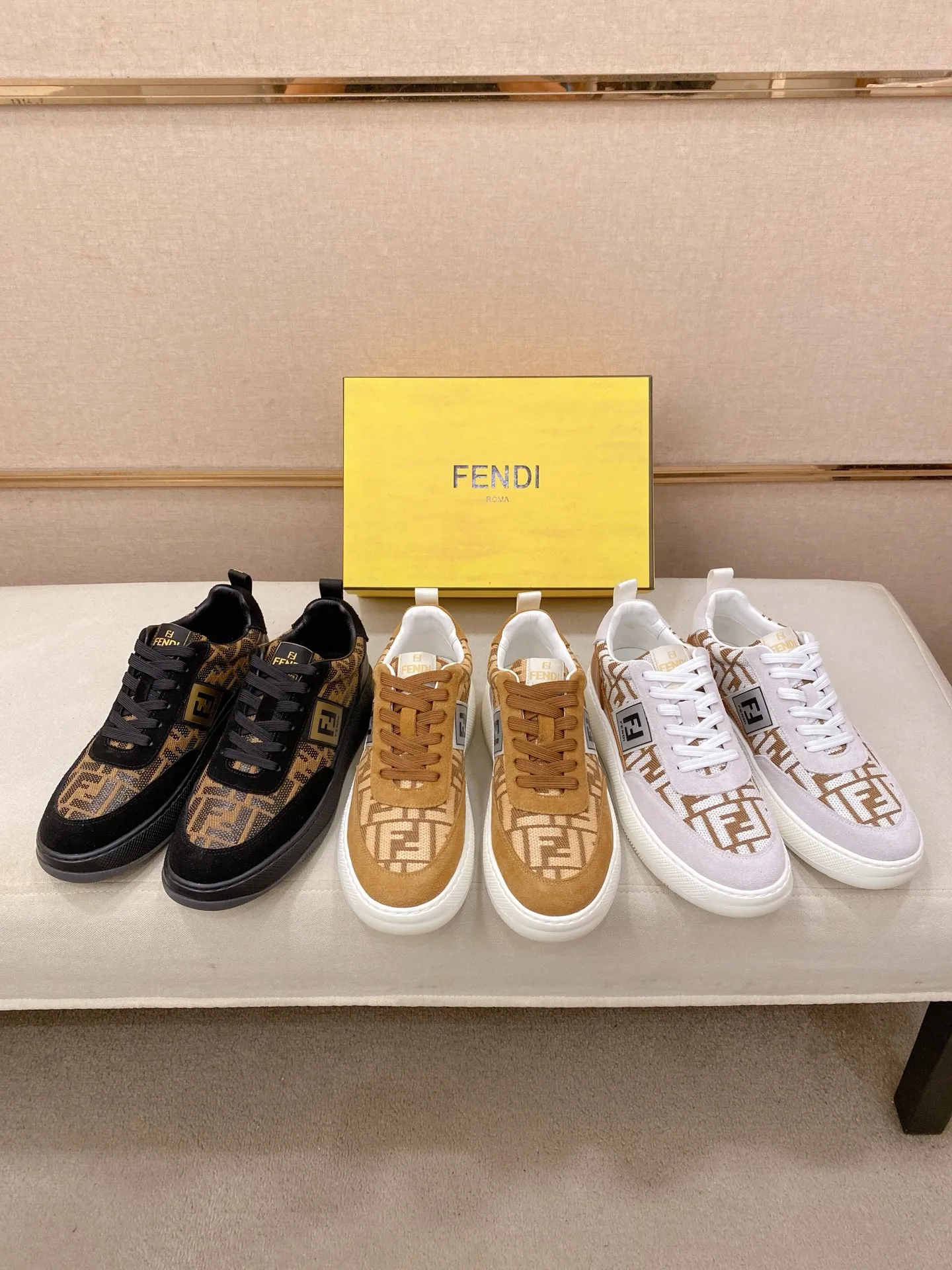 Men's shoes 💰 440💰 (fendi) New style 👊🏻 upper 🇮🇹 imported cowhide fabric 🇩🇪 lining imported sheepskin lining. The original outsole is molded to highlight the identity of every man, and the upper foot is elegant and stable🚶🏻🚶🏻The high-end custom counters reproduce the original version📯No matter the wind or rain, the shoe last remains unchanged and can withstand the verification of time🔍️,🔵 Size: 38-44